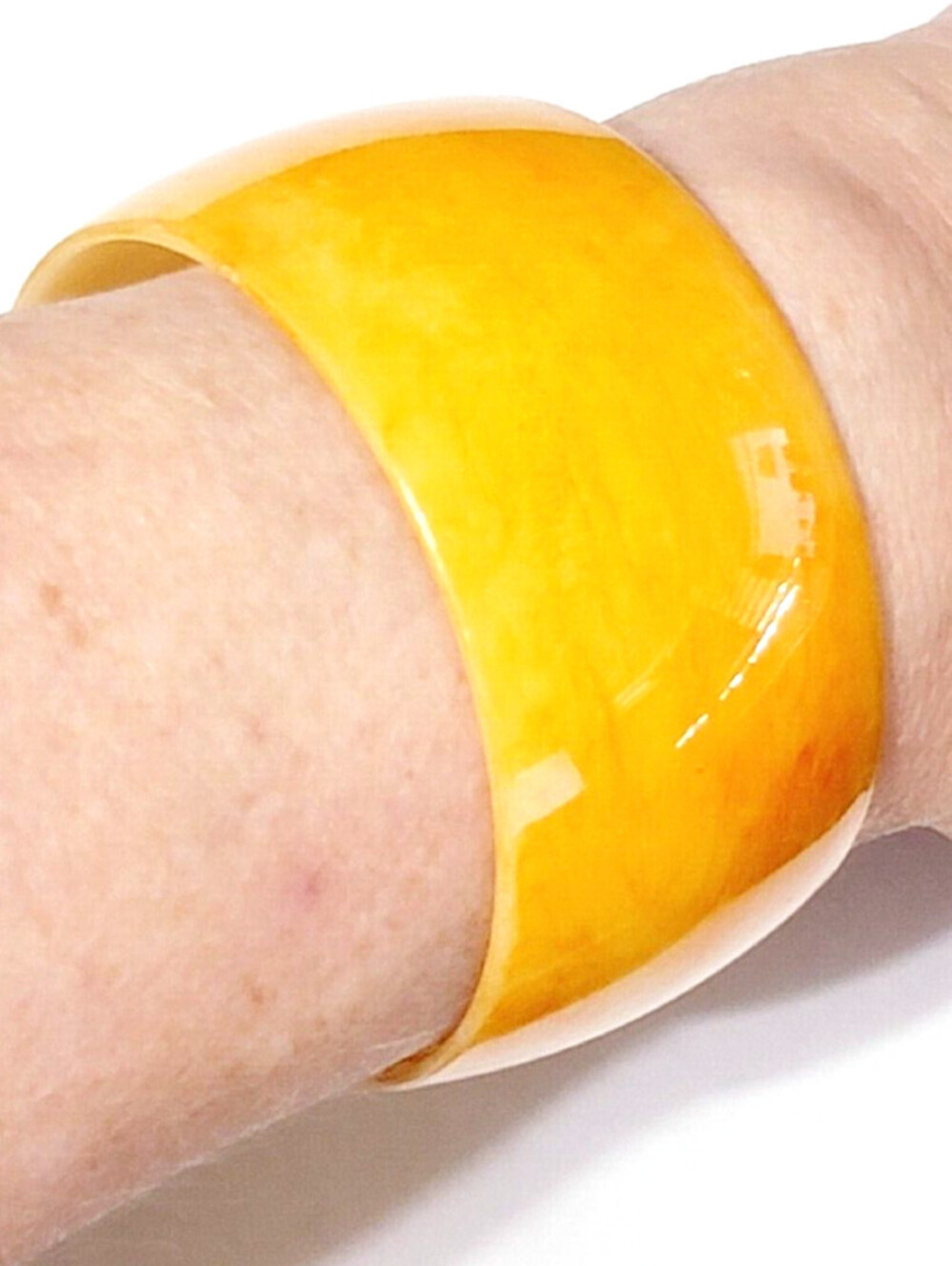 Vintage MOD Wide Yellow-Orange Lucite Bangle Bracelet,  Marbled bn-1‎